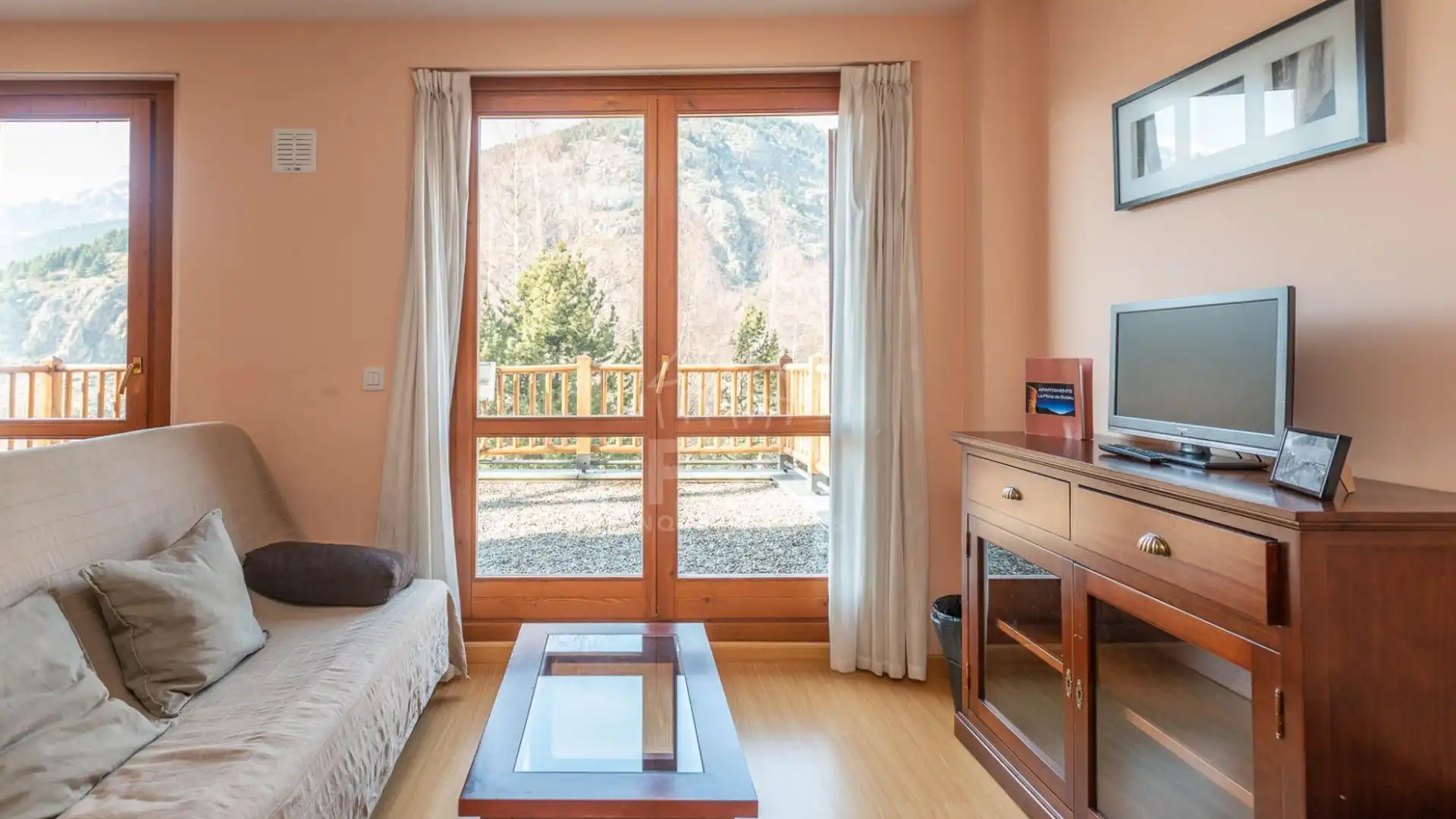 Habitación de Planta baja en venta en Canillo con Calefacción, Parquet y Terraza