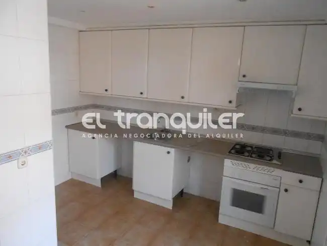 Maisonette zur Miete in Avenida Orense, Los Arroyos