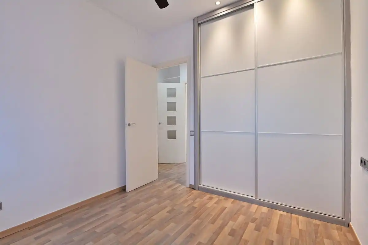 Piso en venta en Barcelona con Calefacción, Terraza y Balcón