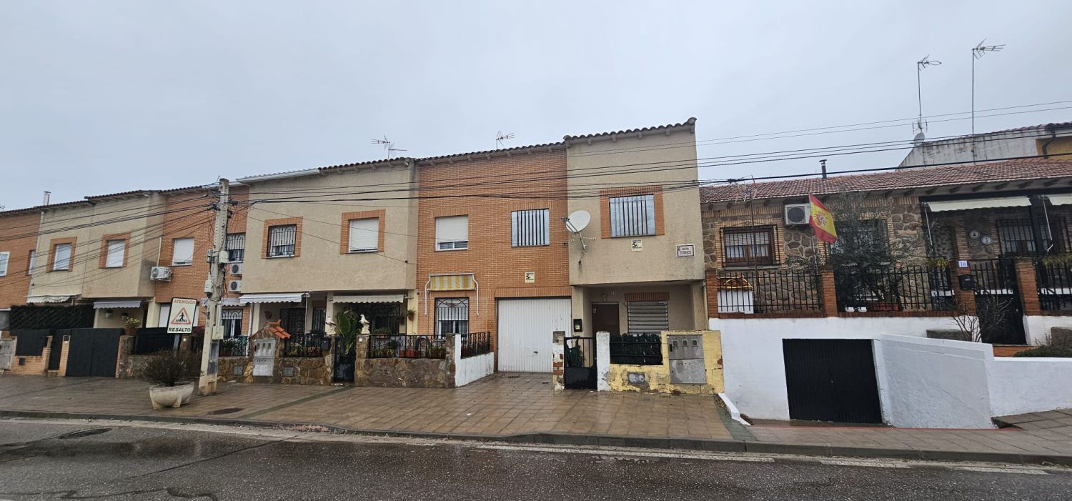 Vista exterior de Casa o chalet en venta en Chozas de Canales