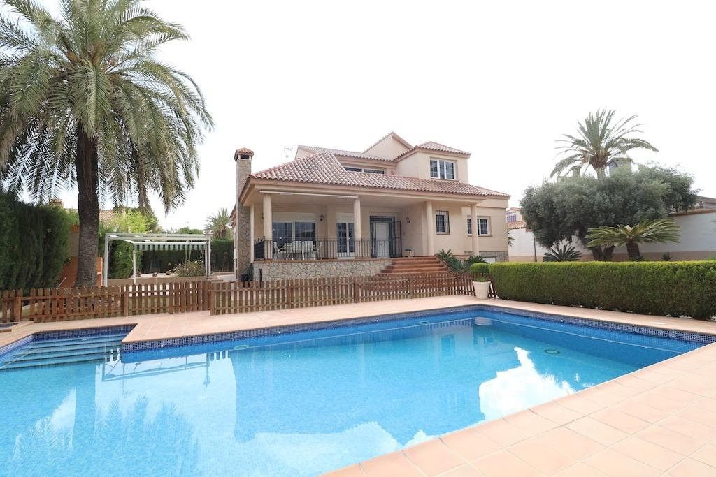 Exterior view of House or chalet for sale in Pilar de la Horadada  with Air Conditioner, Private garden and Terrace