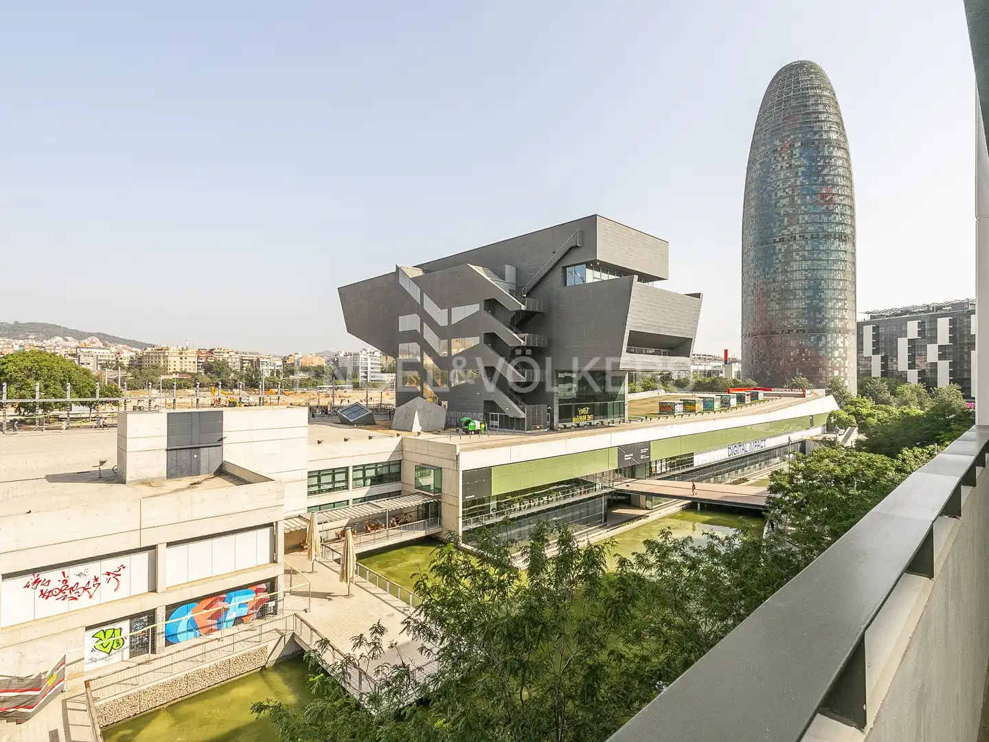 Außenansicht von Wohnung zur Miete in Barcelona mit Klimaanlage, Heizung und Parkett