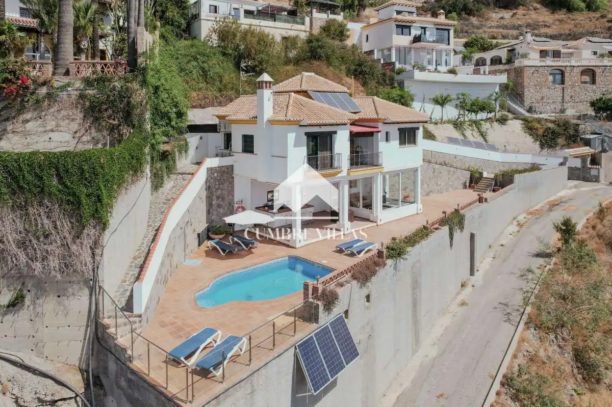 Vista exterior de Casa o chalet en venta en Almuñécar con Terraza, Amueblado y Internet