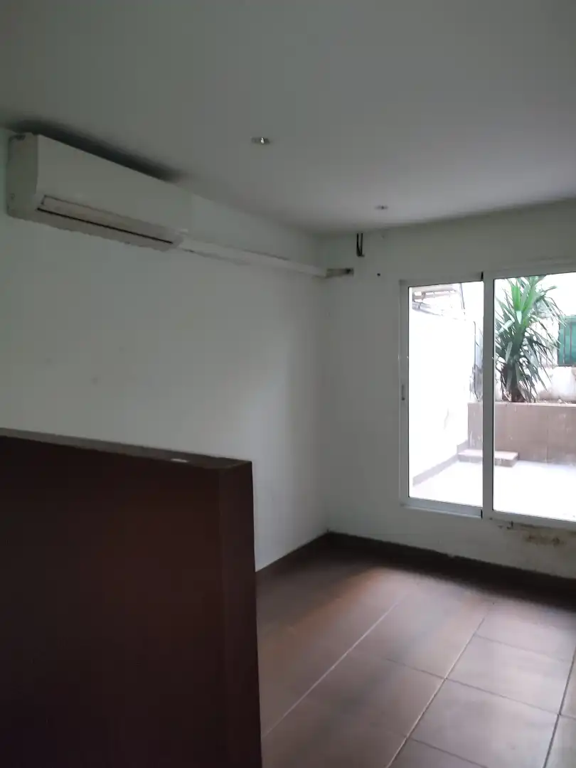 Ground floor for sale in Barcelona  with Air Conditioner and Alarm
