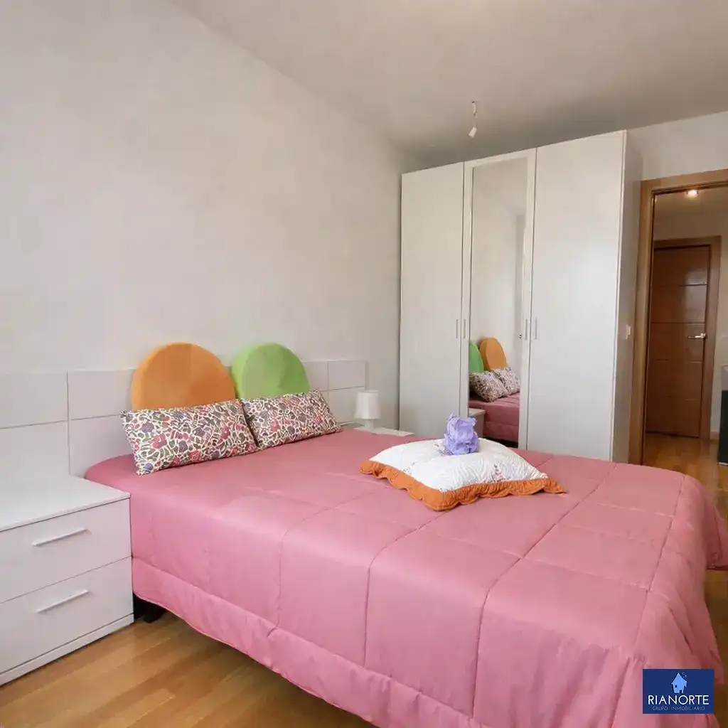 Habitación de Piso en venta en Gozón con Calefacción, Microondas y Balcón