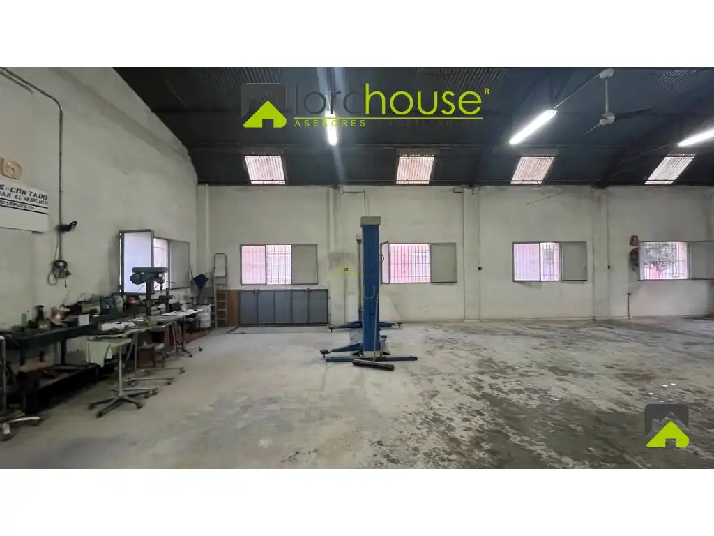 Nave industrial en venta en Lorca