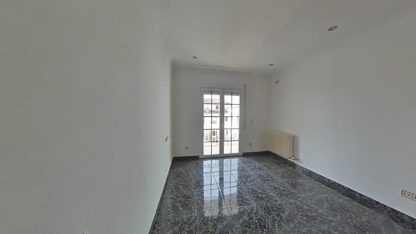 Casa pareada con piscina en venta en Ronda Fort Roig, imagen 9