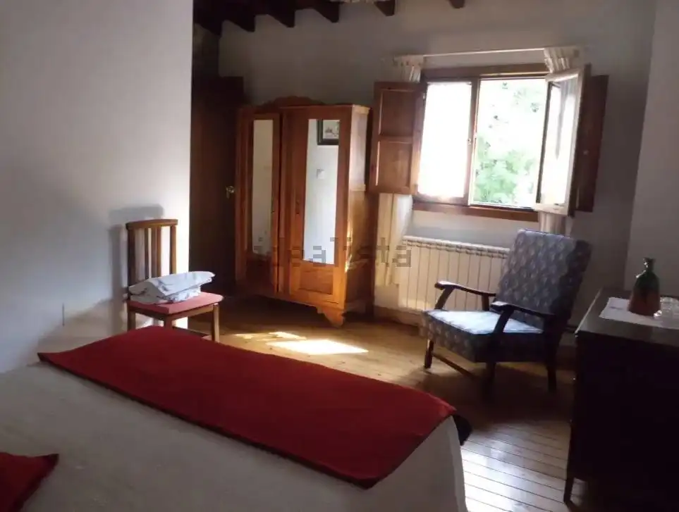 Dormitori de Casa o xalet en venda en Pesaguero amb Calefacció, Terrassa i Moblat