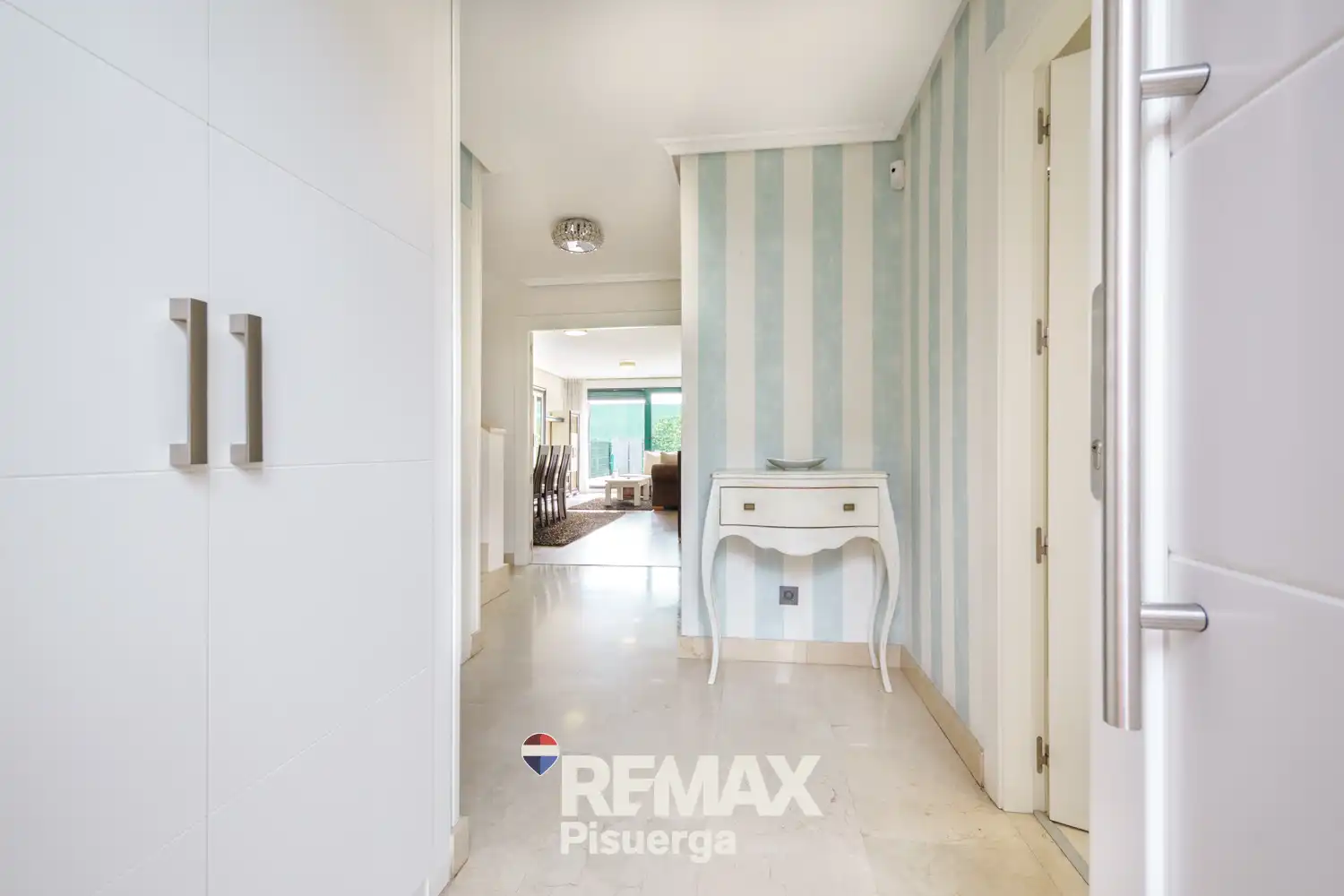 Villa mit Pool zum Verkauf in Calle José María Castilviejo 41, imagen 4