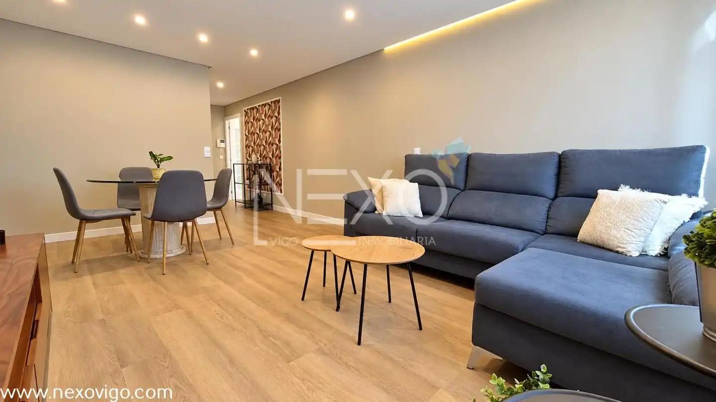 Sala de estar de Piso en venta en Vigo  con Calefacción, Trastero y Amueblado