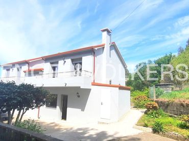 Casa rustica con balcone in vendita a Cabral - Candeán