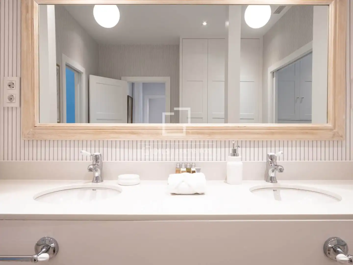 Bathroom of Flat for rent in Madrid  with Air Conditioner, Parquet flooring and Furnished