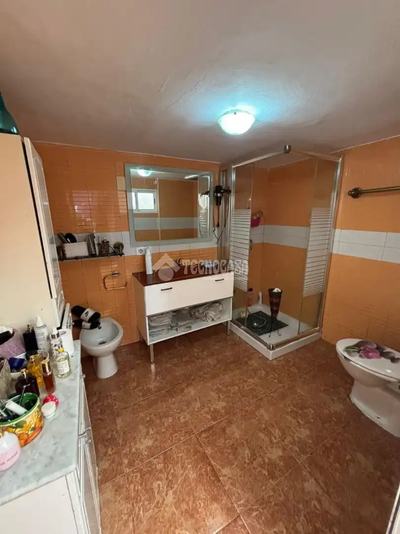 Bany de Casa adosada en venda en Andújar amb Aire condicionat i Moblat