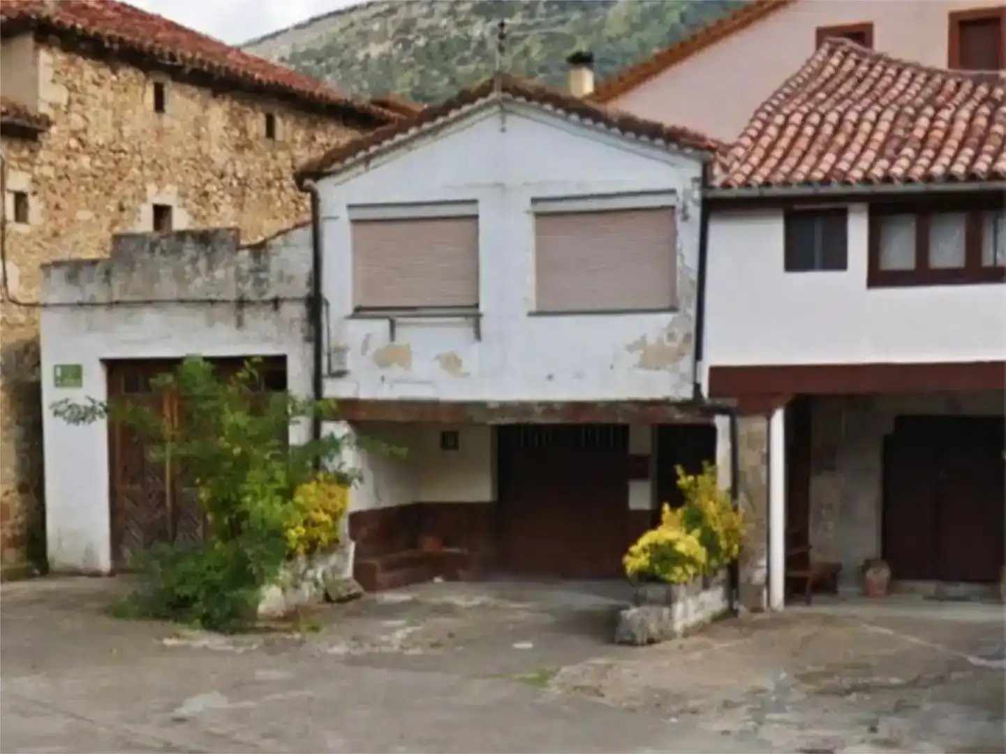 Außenansicht von Einfamilien-Reihenhaus zum Verkauf in Ruesga