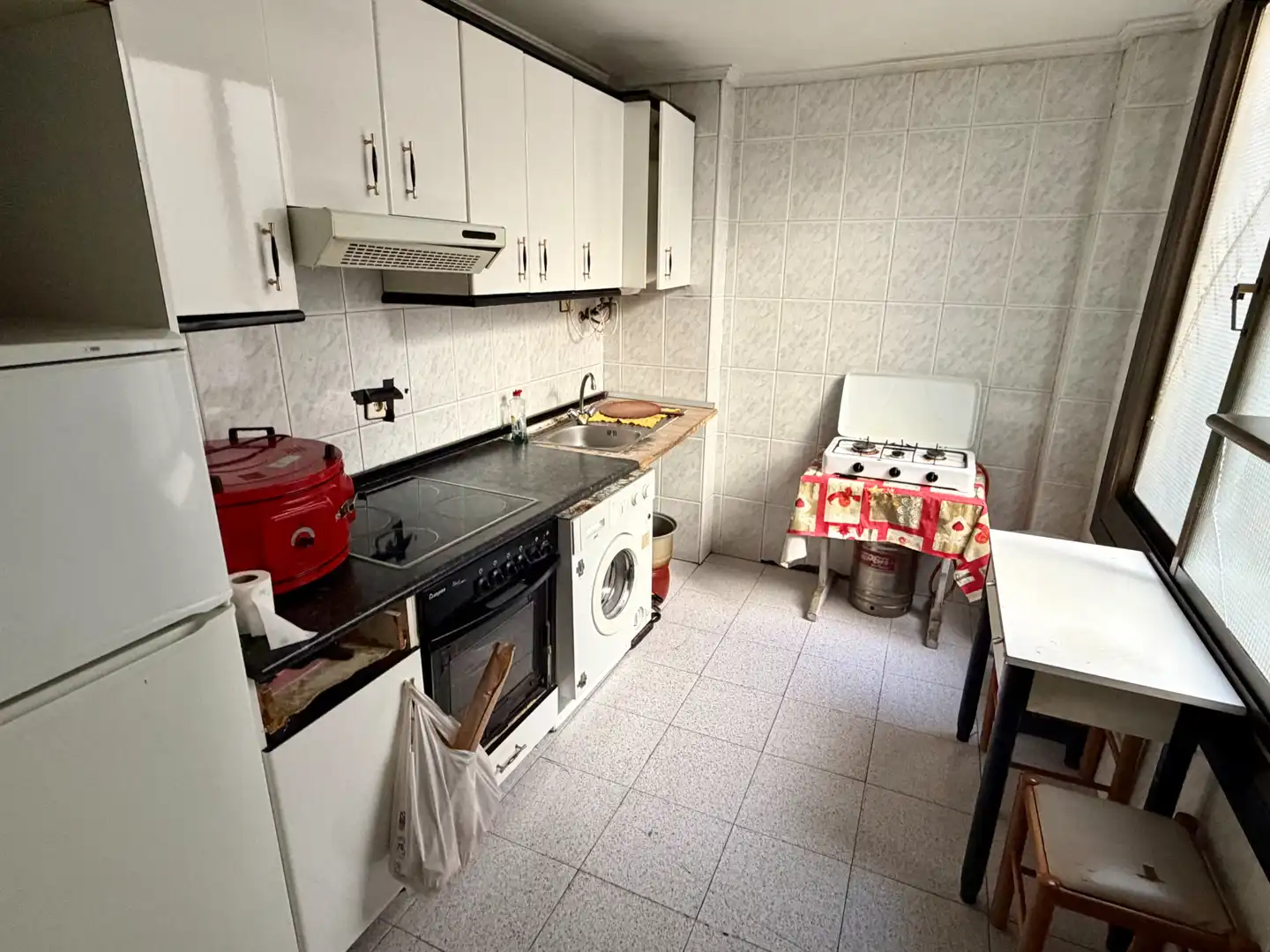 Cuina de Pis en venda en Bilbao  amb Calefacció, Parquet i Moblat