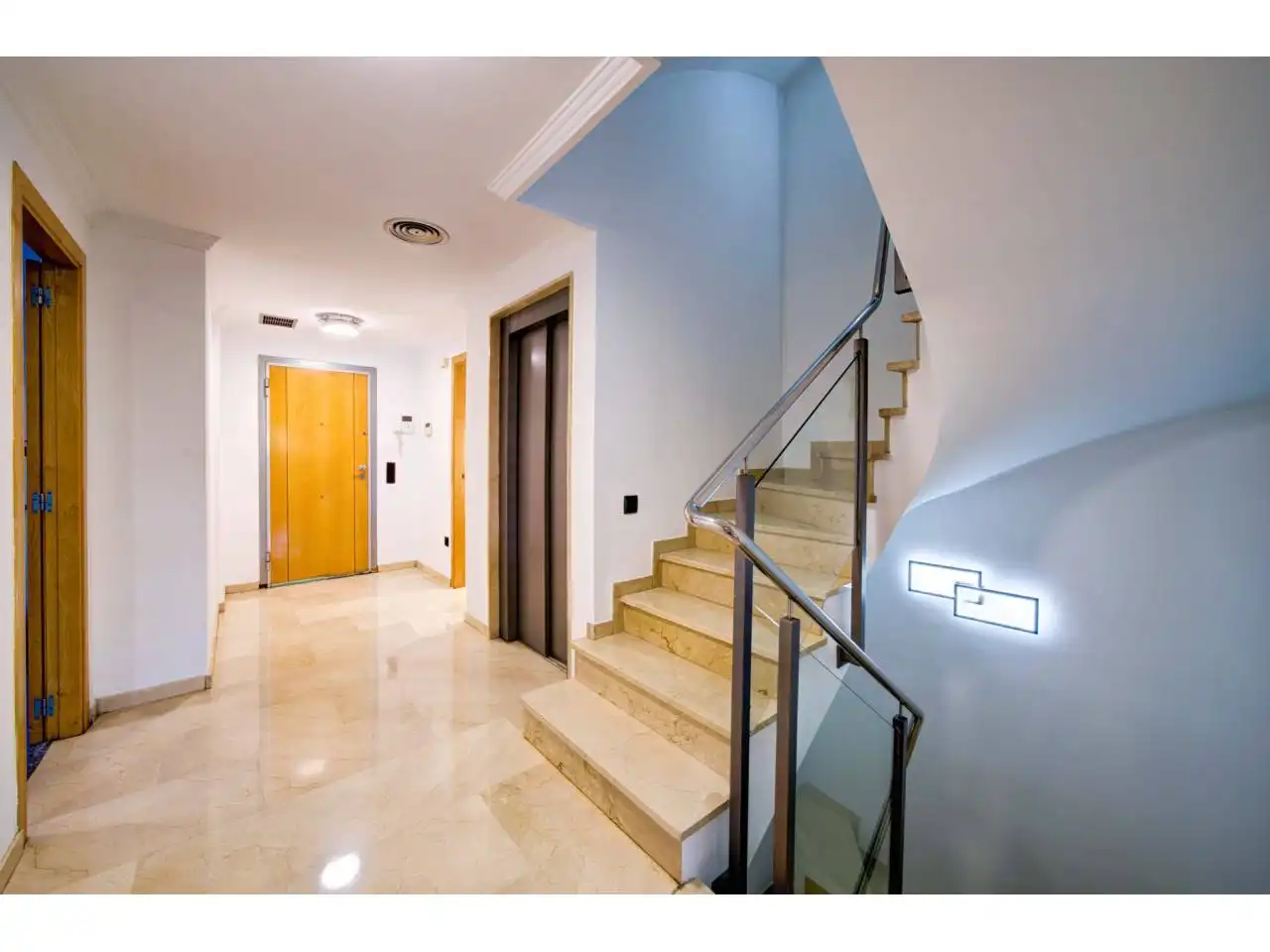 Casa adosada en venta en Valencia con Aire acondicionado, Calefacción y Terraza