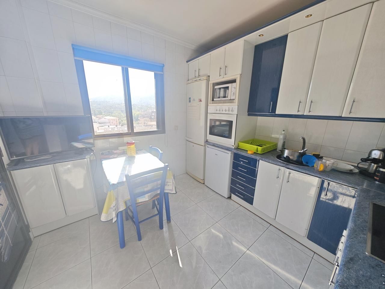 Cuina de Pis de lloguer en Plasencia amb Aire condicionat i Moblat