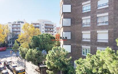 Exterior view of Flat for sale in  Barcelona Capital  with Heating and Balcony