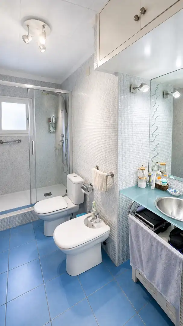 Bathroom of Flat for sale in Figueres  with Air Conditioner, Heating and Furnished