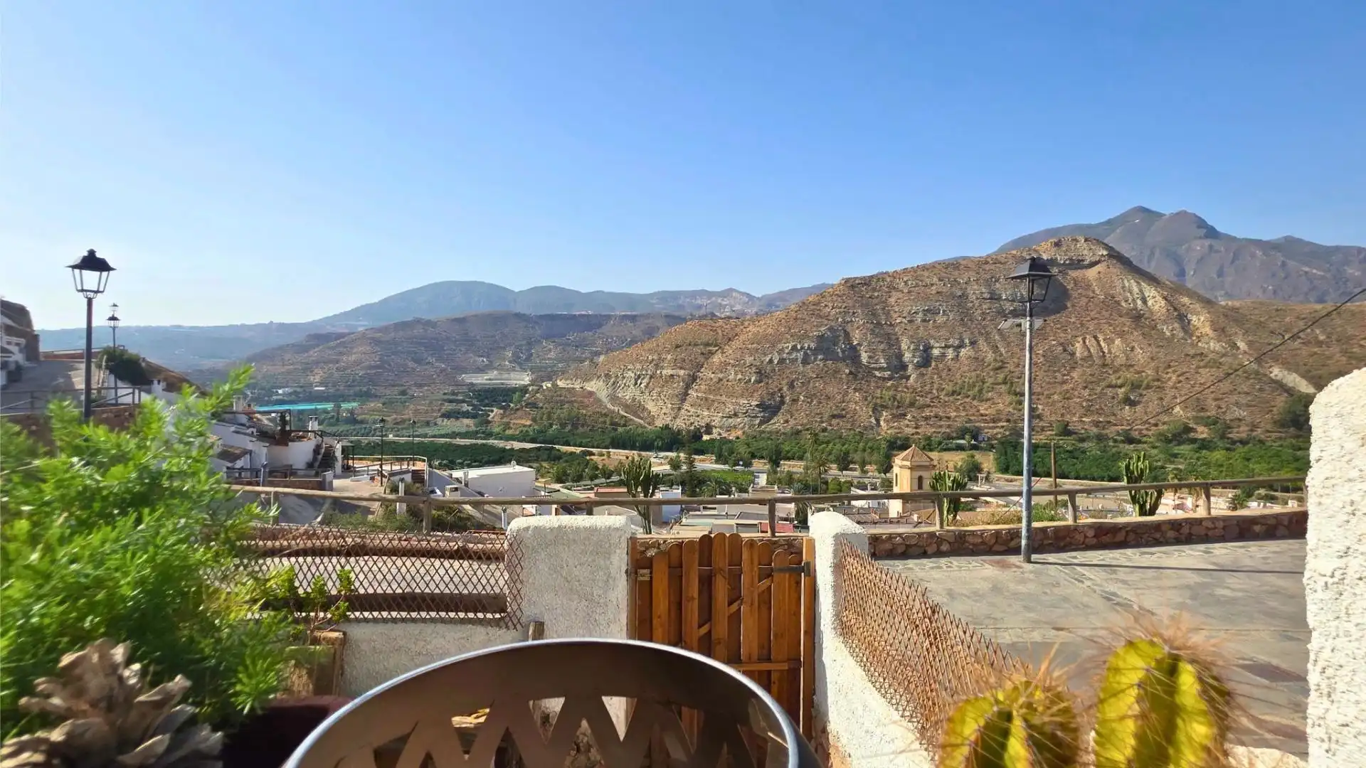 Vista exterior de Casa o xalet en venda en Terque amb Jardí privat i Terrassa