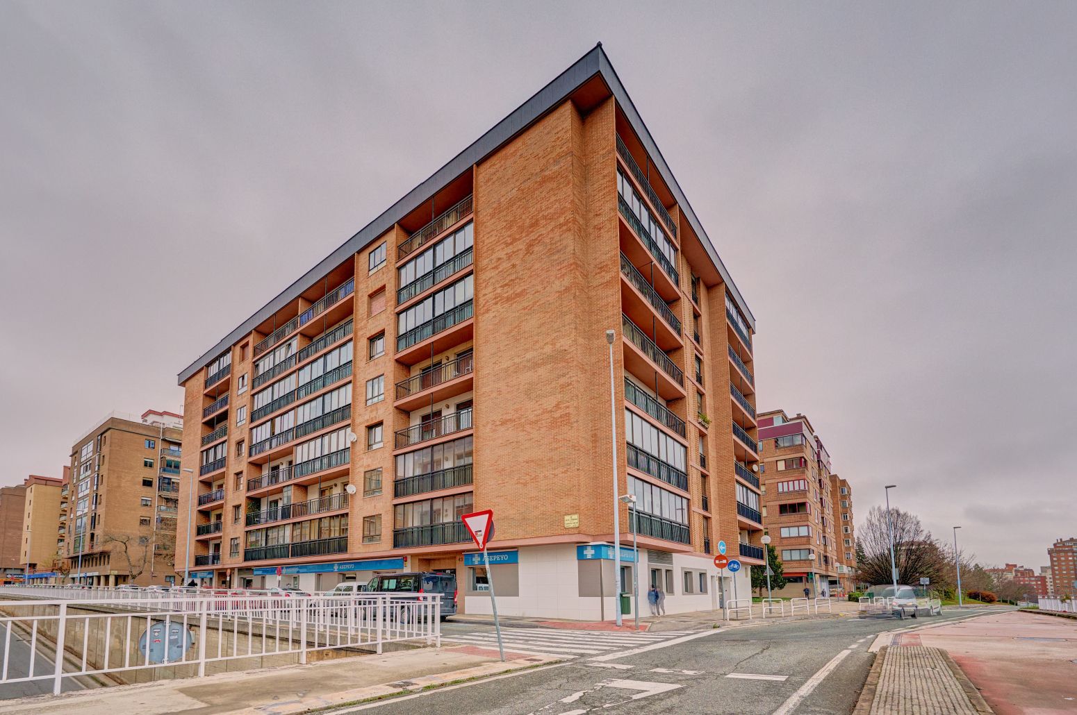 Vista exterior de Pis en venda en  Pamplona / Iruña amb Calefacció, Parquet i Terrassa