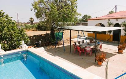 Vista exterior de Casa o xalet en venda en  Huelva Capital amb Calefacció, Piscina i Moblat