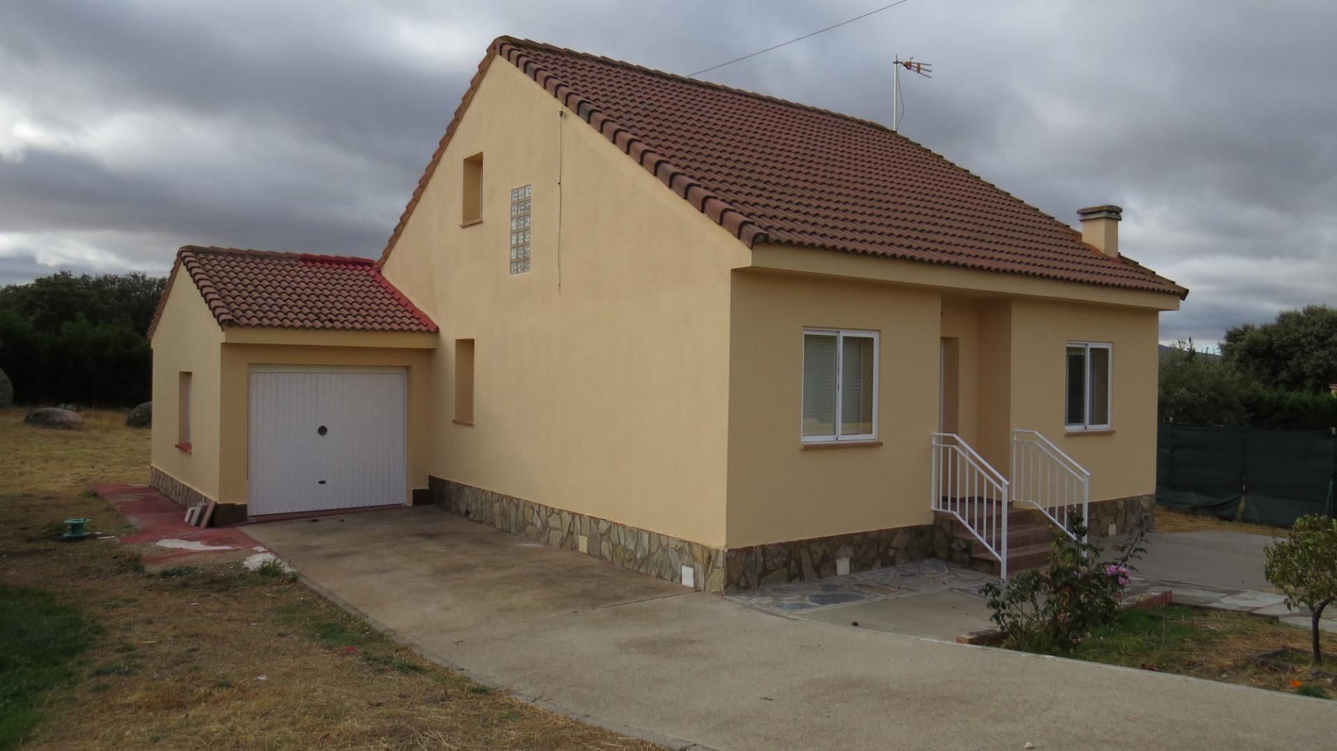 Vista exterior de Casa o xalet en venda en Zarzuela del Monte amb Calefacció, Jardí privat i Traster
