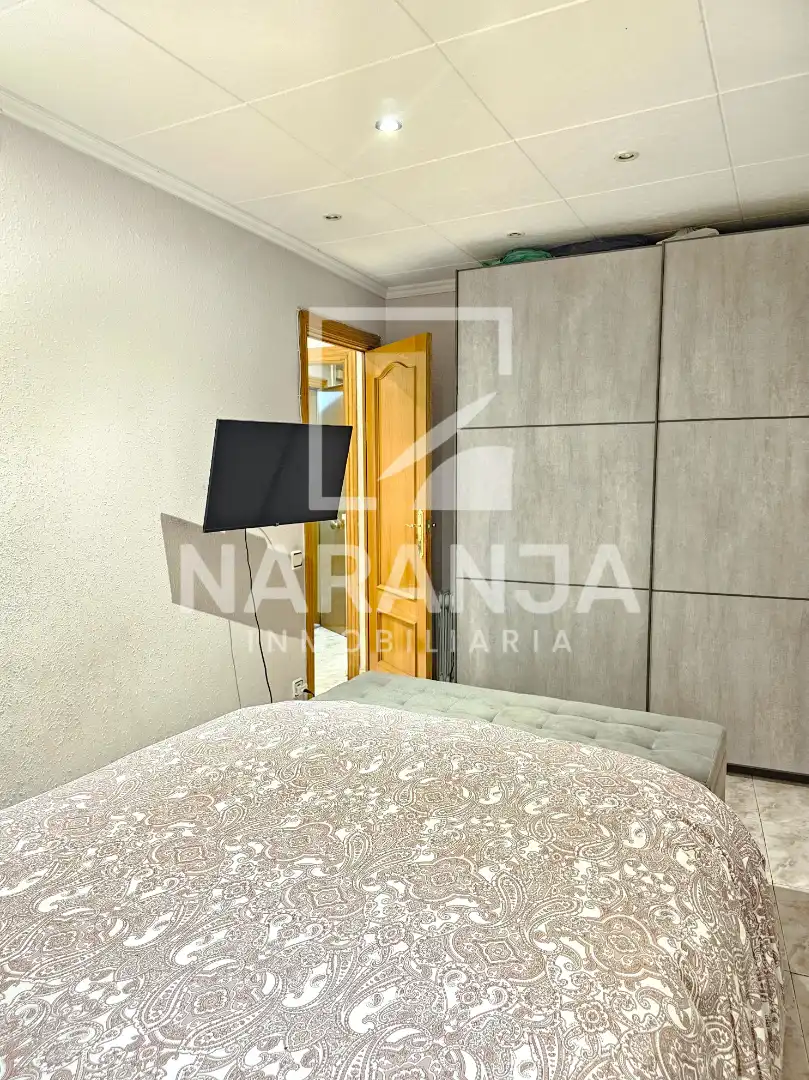 Bedroom of Flat for sale in Barcelona