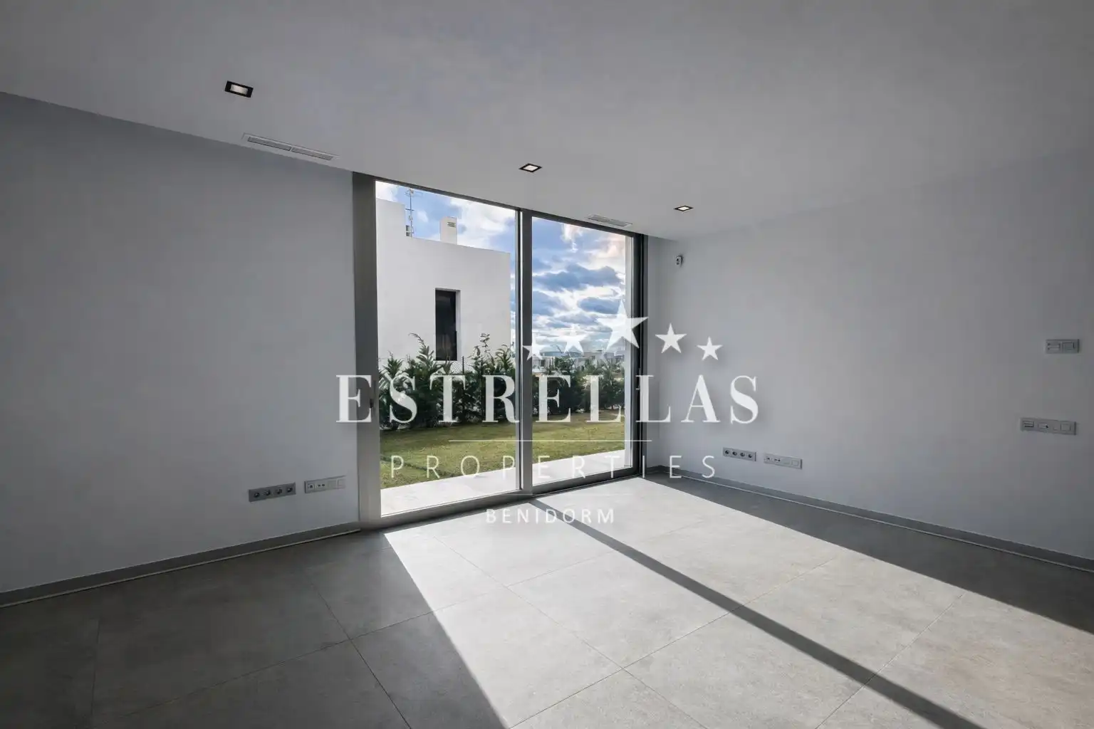 Chalet con piscina en venta en Golf Bahía, imagen 11