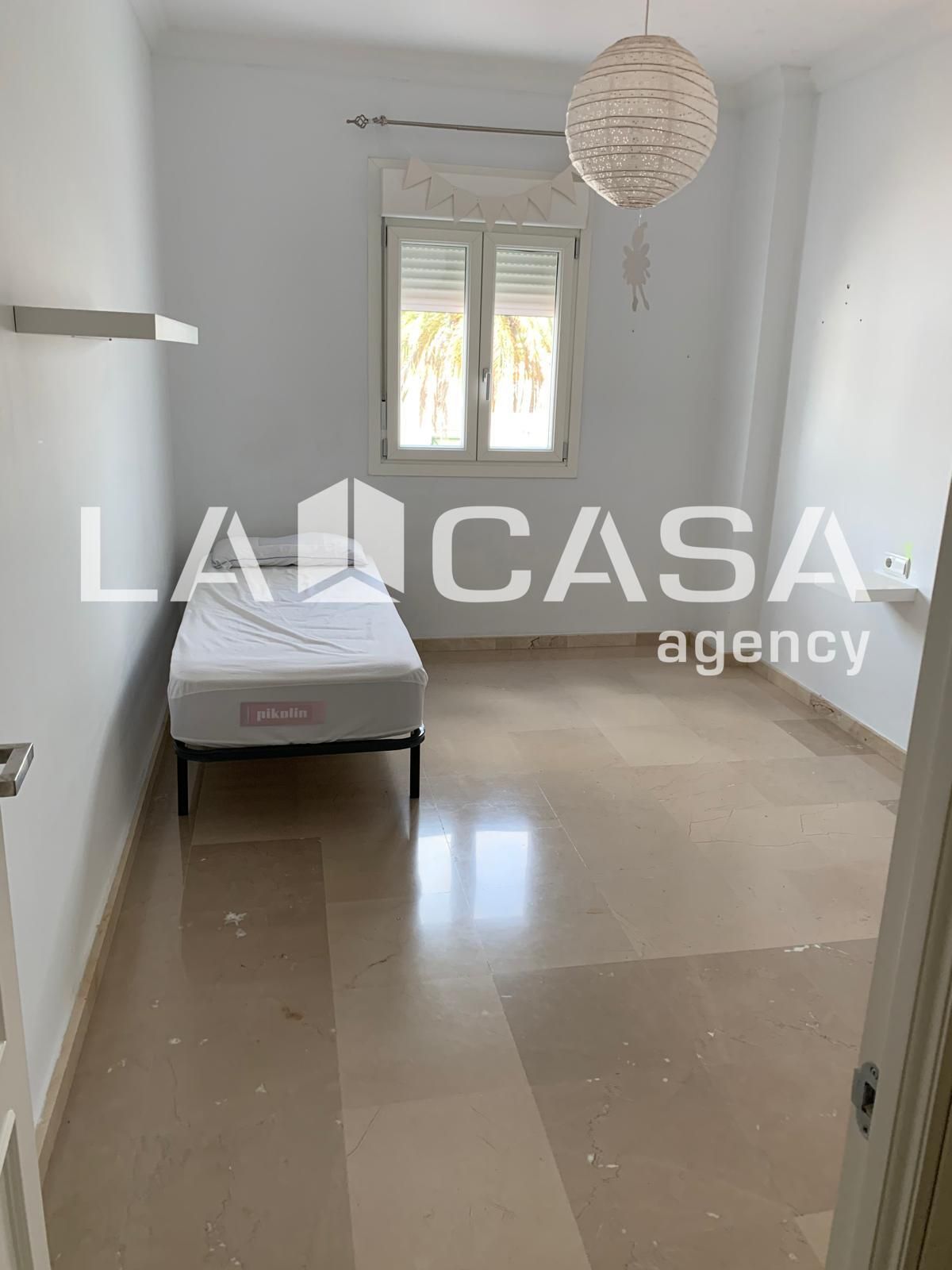 Dormitori de Pis en venda en Dos Hermanas amb Aire condicionat, Terrassa i Balcó