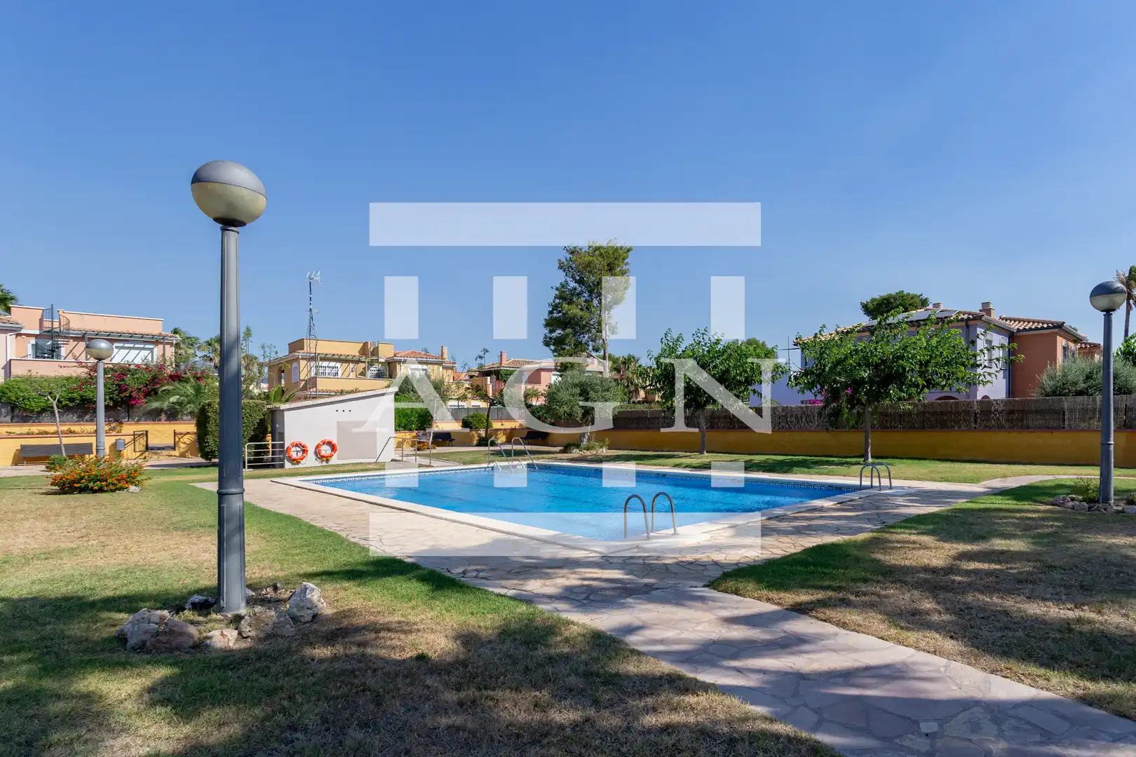 Piscina de Planta baixa en venda en Mont-roig del Camp amb Calefacció, Jardí privat i Terrassa