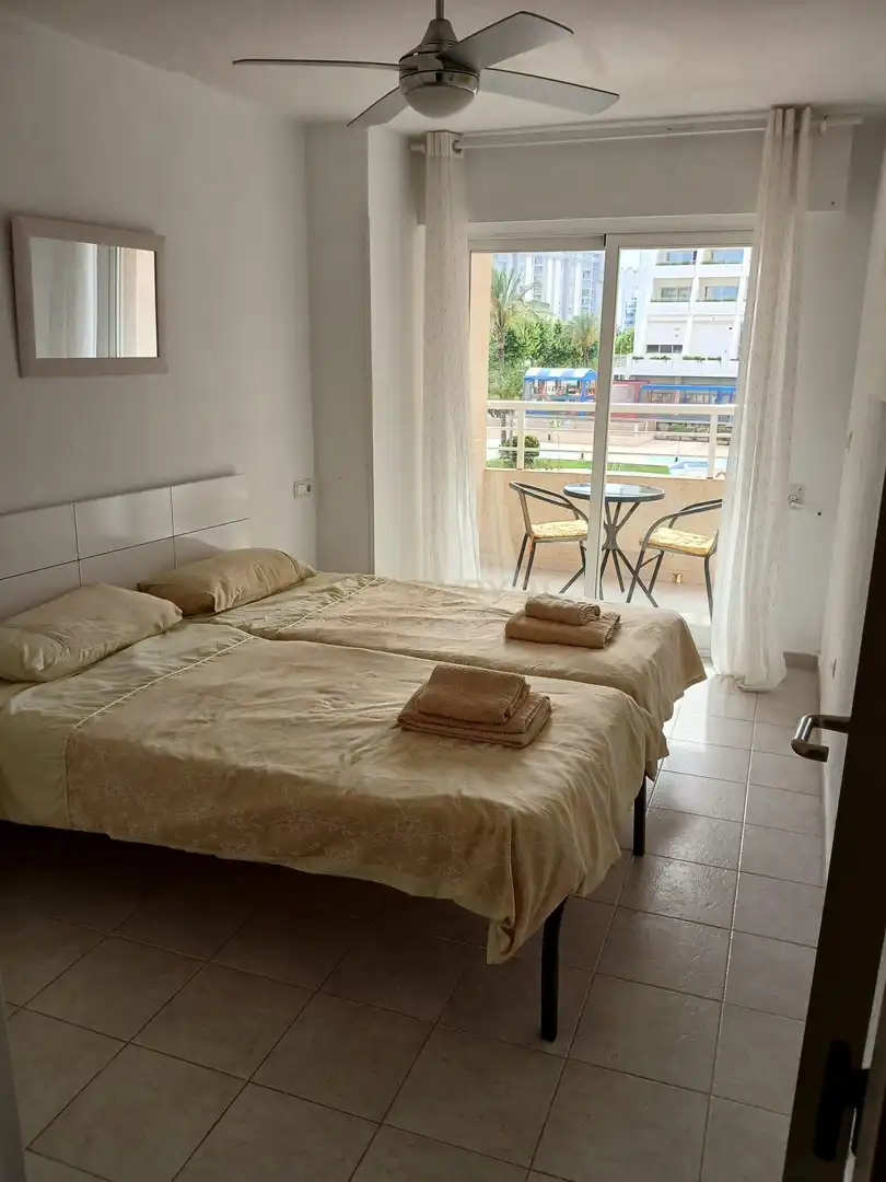 Dormitori de Apartament en venda en Calpe / Calp amb Aire condicionat, Balcó i Piscina comunitària