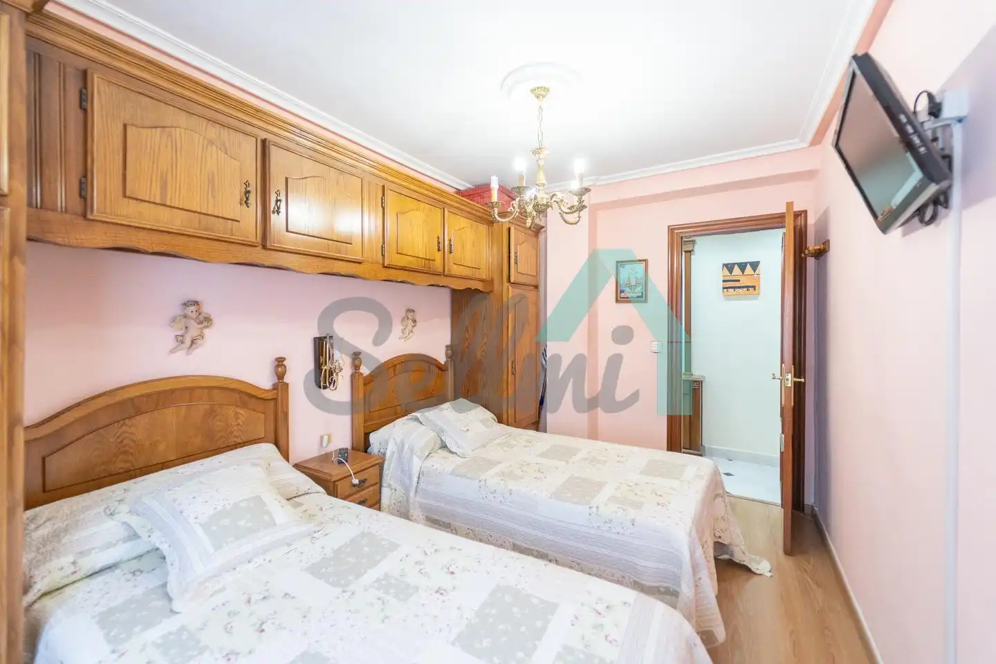 Habitación de Planta baja en venta en Aller con Calefacción, Trastero y Amueblado