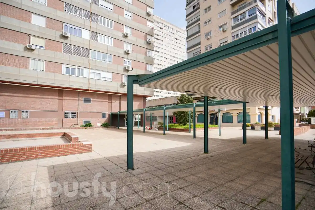 Flat for sale in Calle Santiago Rusiñol, Ciudad Universitaria