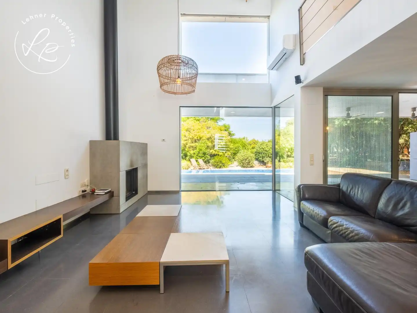 Sala de estar de Casa o chalet en venta en Avinyonet de Puigventós con Aire acondicionado, Calefacción y Jardín privado