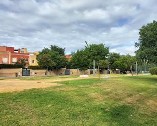 Vista exterior de Casa adosada en venda en Jerez de la Frontera amb Jardí privat, Terrassa i Piscina comunitària