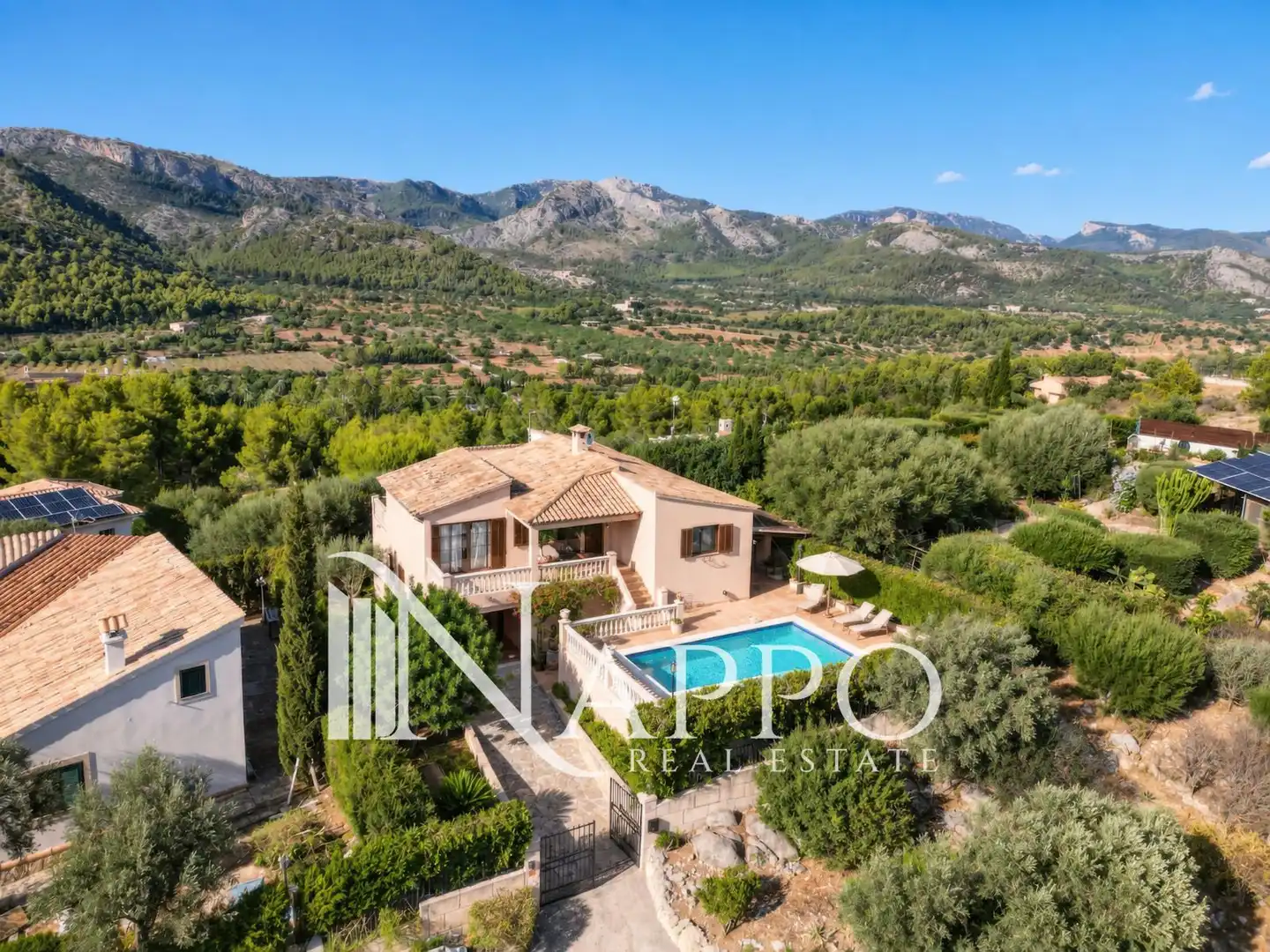 Villa con piscina in affitto a Vial Central