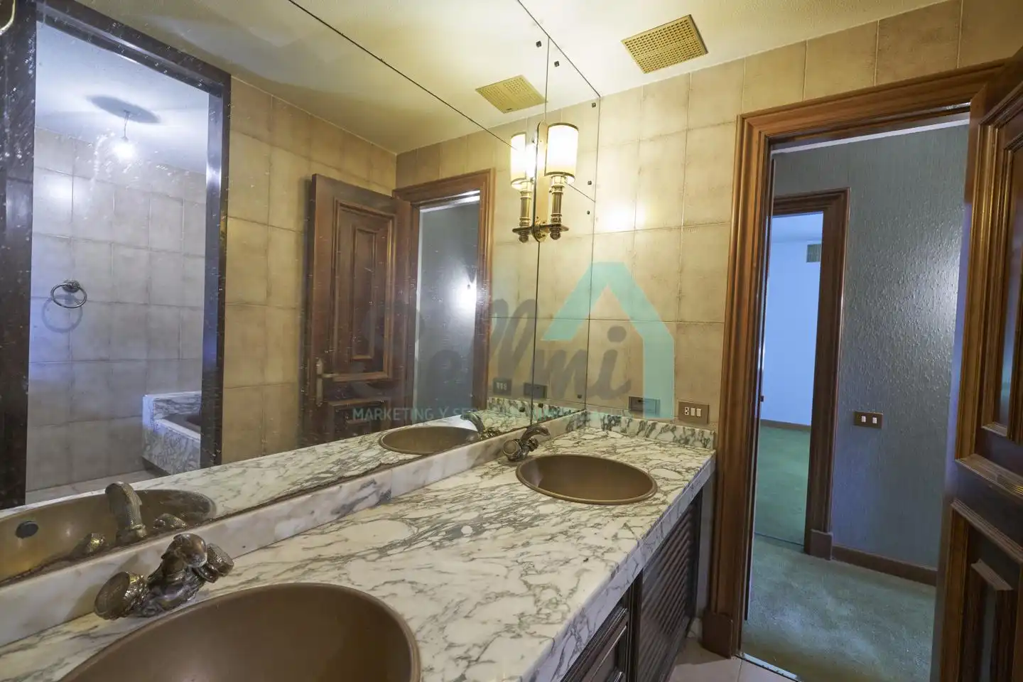 Bany de Casa o xalet en venda en Gijón  amb Aire condicionat, Jardí privat i Parquet