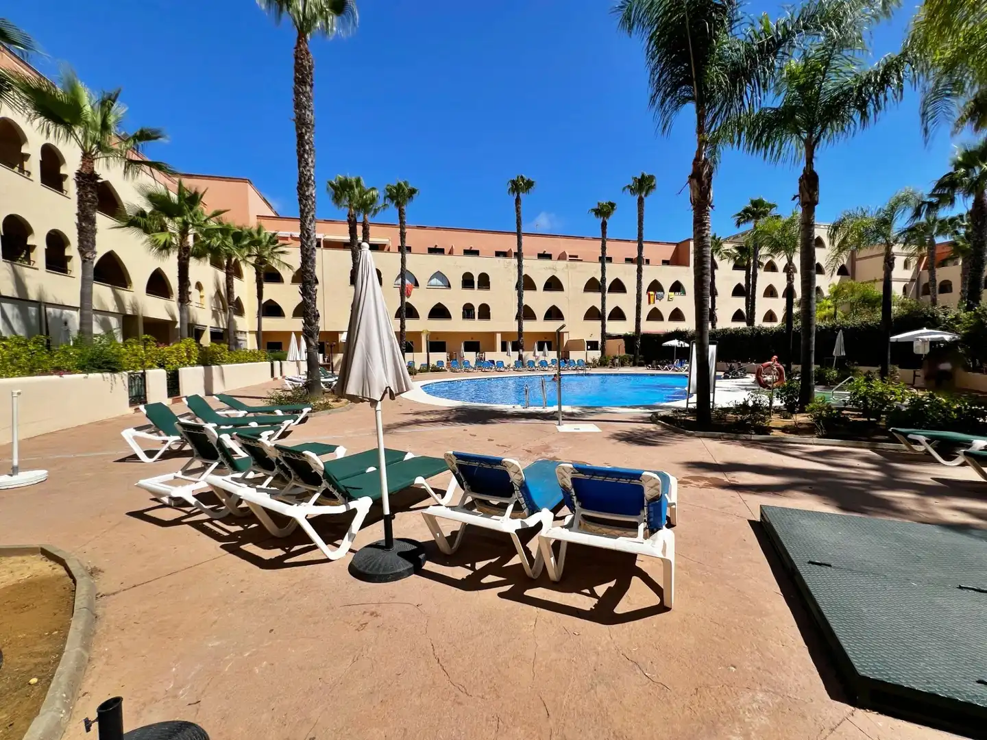 Piscina de Casa adosada en venta en Ayamonte con Aire acondicionado, Calefacción y Terraza