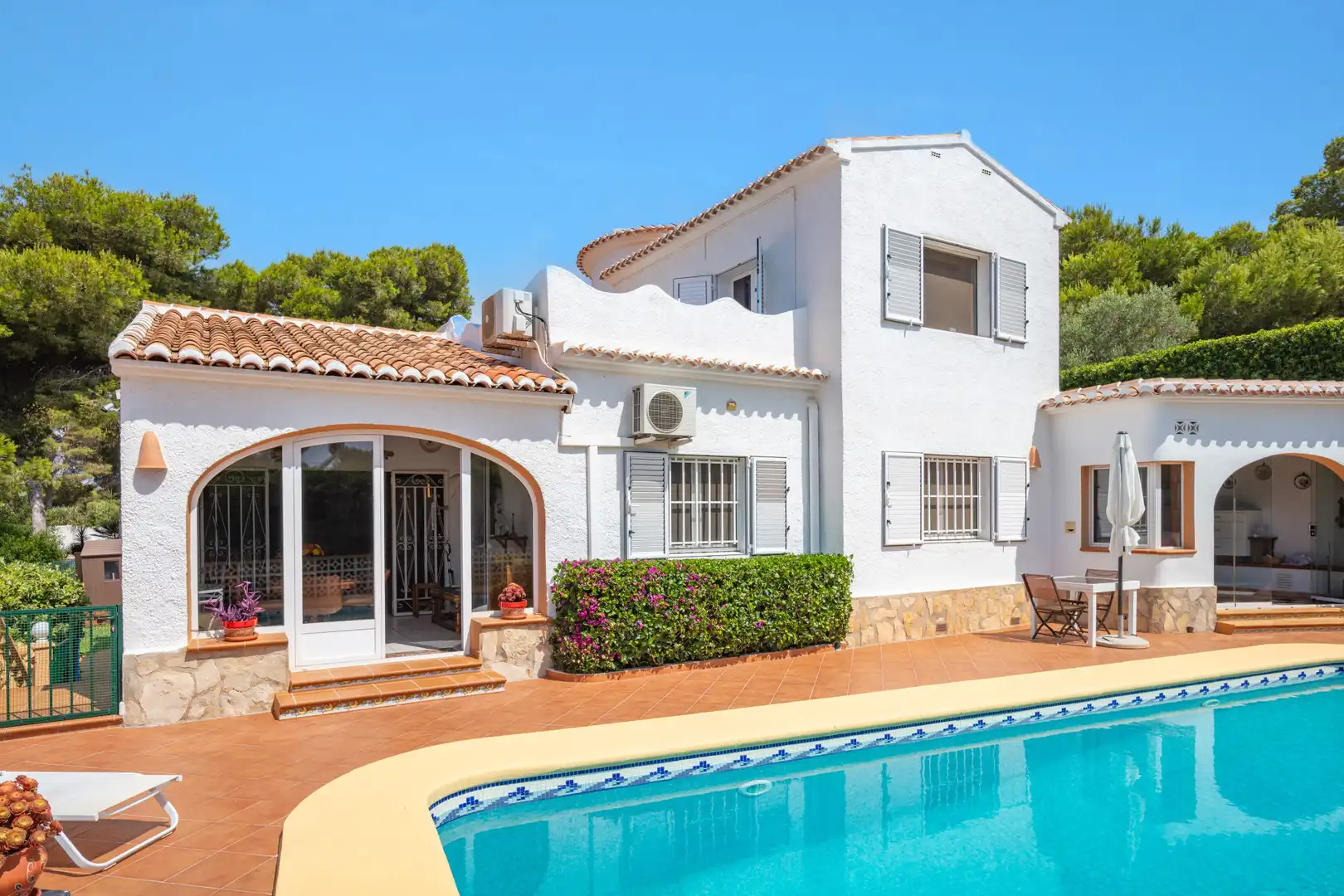 Vista exterior de Casa o xalet en venda en Jávea / Xàbia amb Aire condicionat, Calefacció i Jardí privat