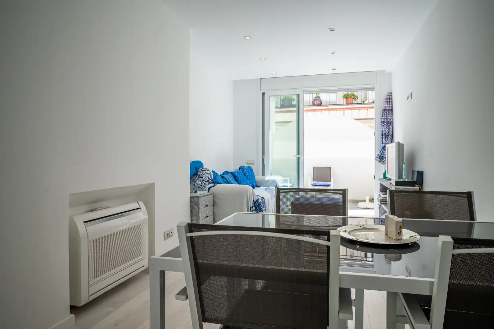Wohnzimmer von Einfamilien-Reihenhaus zum Verkauf in Sitges mit Klimaanlage, Heizung und Parkett