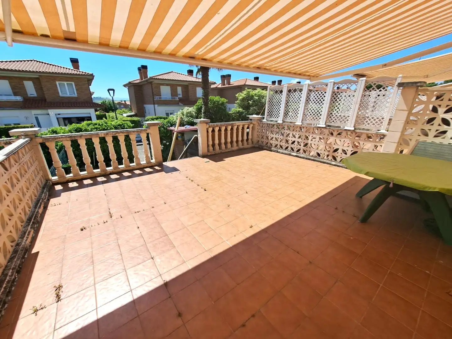 Terrasse von Einfamilien-Reihenhaus zum Verkauf in Zarratón mit Heizung, Terrasse und Möbliert