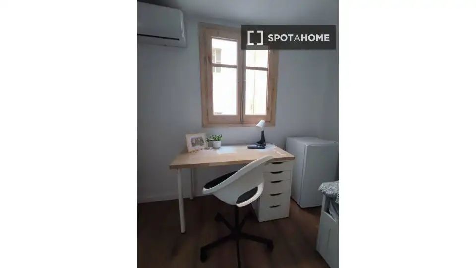 Habitación de Piso de alquiler en Mislata con Aire acondicionado, Calefacción y Amueblado