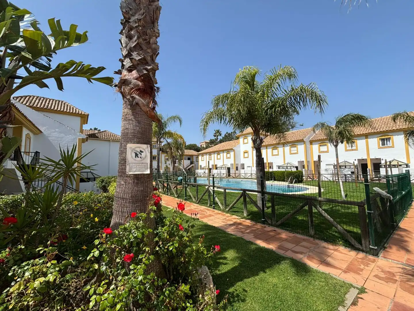 Vista exterior de Casa adosada en venta en Islantilla con Aire acondicionado, Terraza y Trastero