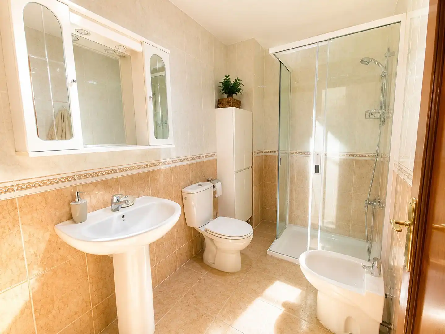 Baño de Piso en venta en Oviedo  con Calefacción y Trastero
