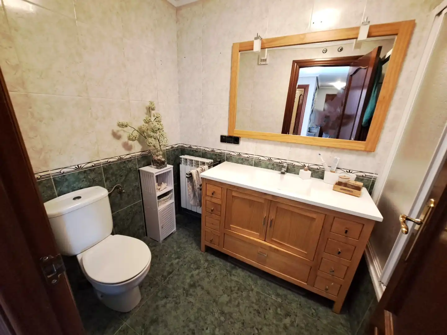 Baño de Piso en venta en Haro con Calefacción, Terraza y Trastero