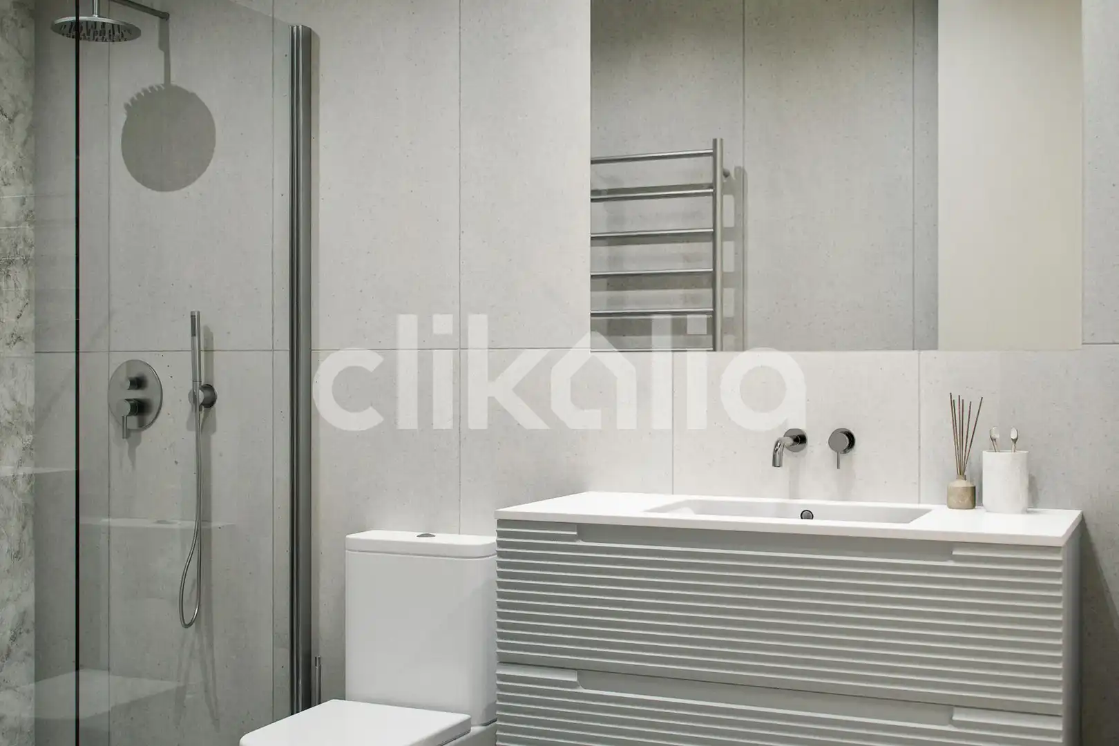 Badezimmer von Wohnung zum Verkauf in Madrid mit Klimaanlage, Heizung und Terrasse