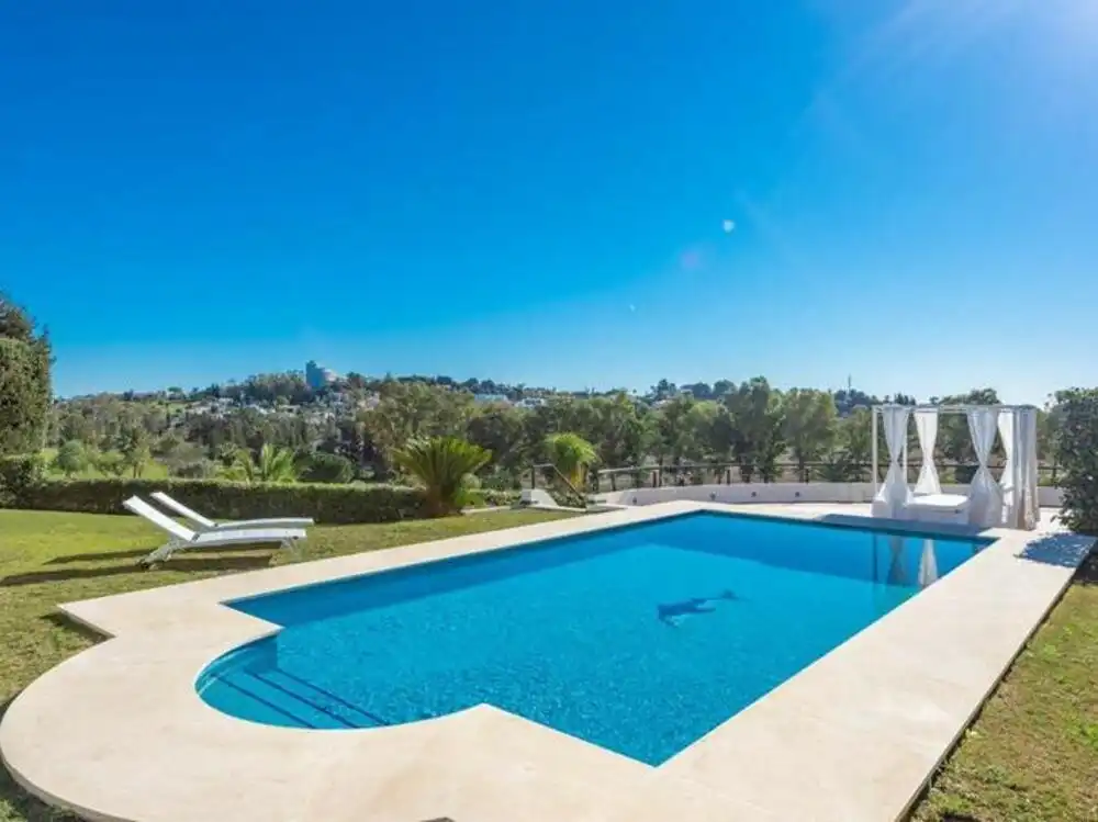 Swimming pool of Houses for rent in Estepona  with Air Conditioner, Heating and Private garden