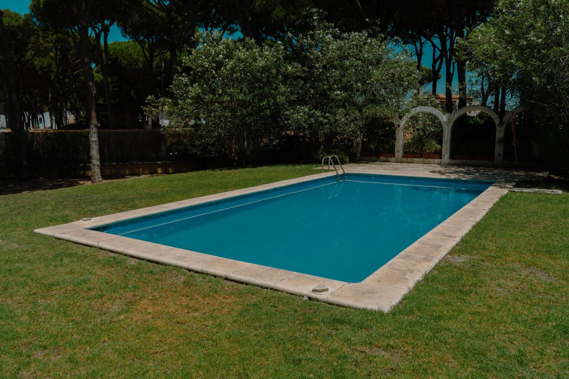 Swimming pool of Residential for sale in Chiclana de la Frontera