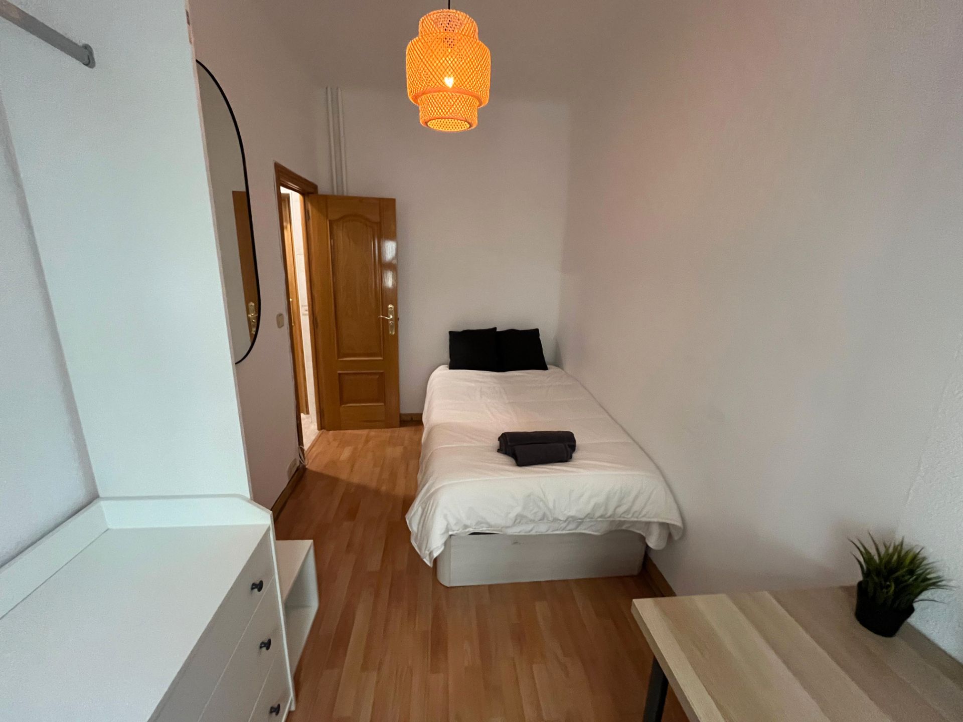 Bedroom of Flat to share in  Madrid Capital  with Heating, Furnished and Oven